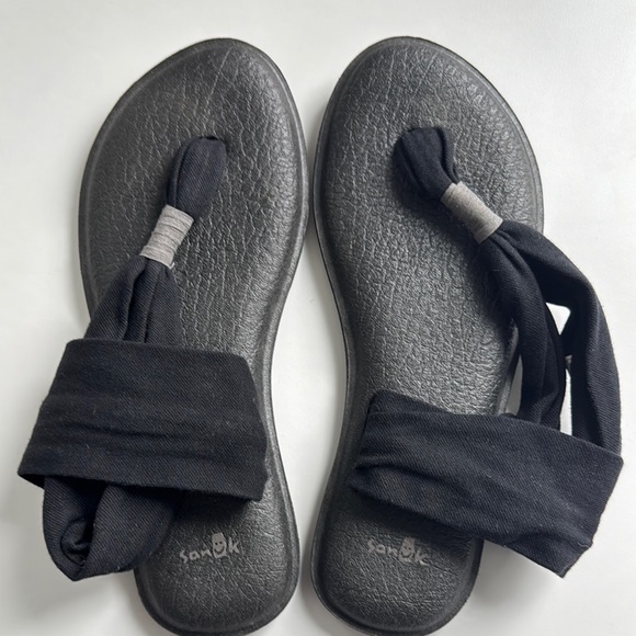 Sanuk Women’s Yoga Sling 2 Flip Flop in Black - Picture 4 of 6
